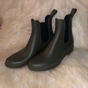 🚨CLOSET PURGE!🚨 Hunter Green Ankle Booties